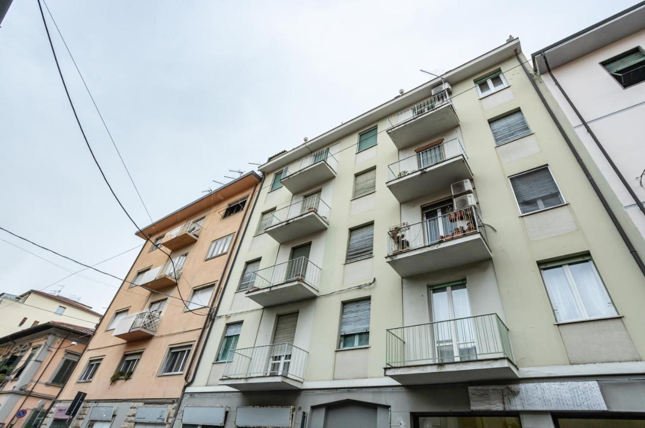 Yellowsunny Apartment With Two Balconies Piza Zewnętrze zdjęcie